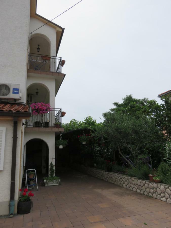 Apartments Casper Novi Vinodolski Eksteriør billede